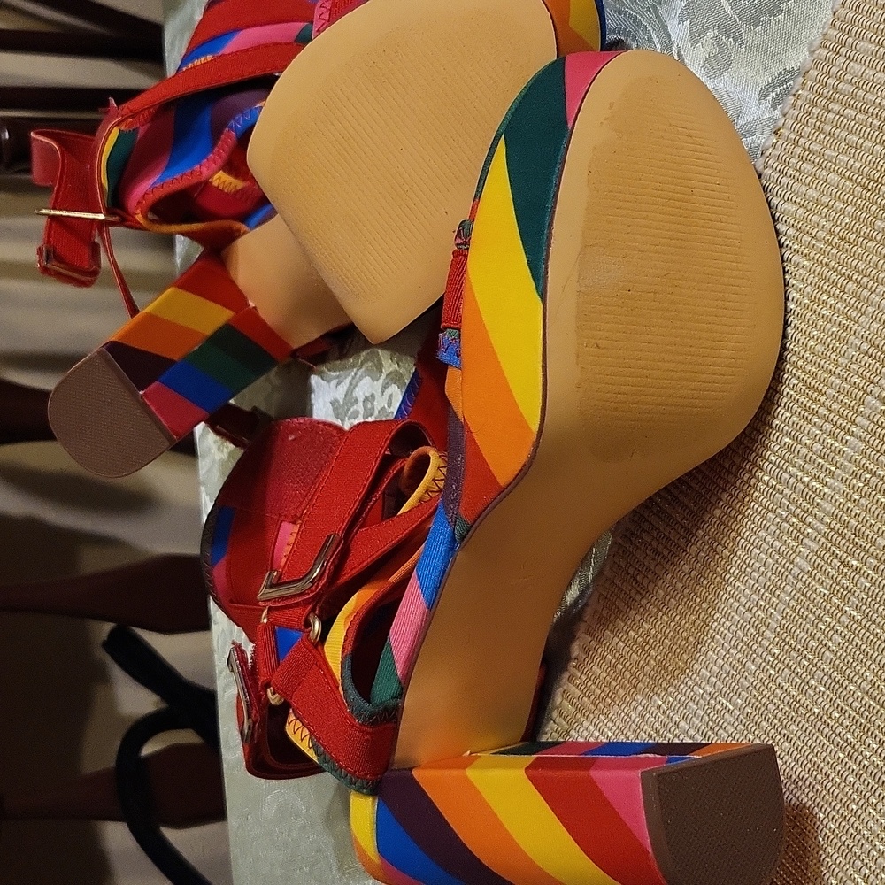 Colorful Strappy Women's Sandals - Picture 2 of 4